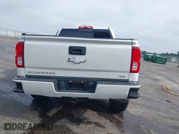 ✅ 2018 Chevrolet Silverado 1500 LTZ • VIN: 3GCUKSEJ6JG202590 • Lot: 42094792. Wystawiony na IAAI z przebiegiem Nie podano. Bezpłatny archiwum sprzedaży aukcyjnych z USA i szczegółowy raport historii pojazdu na DreamBid. Zdjęcie 16.