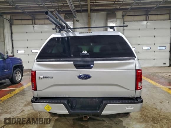 ✅ 2017 Ford F-150 XL • VIN: 1FTFX1EG4HKE43432 • Lot: 94242495. Wystawiony na Copart z przebiegiem 84 303 mil. Bezpłatny archiwum sprzedaży aukcyjnych z USA i szczegółowy raport historii pojazdu na DreamBid. Zdjęcie 6.