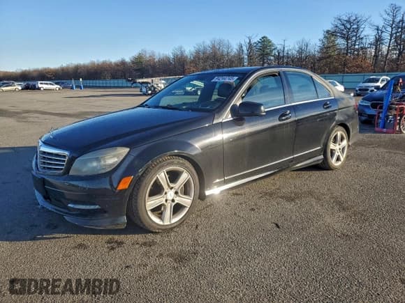 ✅ 2011 Mercedes-Benz C 300 Sport • VIN: WDDGF8BB1BR145434 • Лот: 94244745. Опубликован ранее на Copart с пробегом 125 723 миль. Бесплатный доступ к архиву аукционных продаж из США и подробный отчёт об истории автомобиля на DreamBid. Изображение 1.