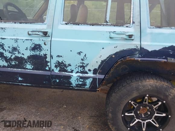 ✅ 1997 Jeep Cherokee SE • VIN: 1J4FJ28S3VL573144 • Lot: 41965201. Wystawiony na IAAI z przebiegiem 298 276 mil. Bezpłatny archiwum sprzedaży aukcyjnych z USA i szczegółowy raport historii pojazdu na DreamBid. Zdjęcie 19.