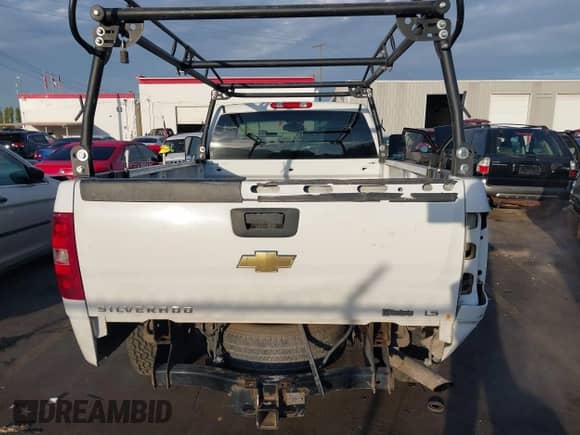 2011 Chevrolet Silverado 2500HD Work Truck z VIN 1GC0KVCG8BZ403514, wystawiony jako IAAI lot #43476303 z przebiegiem 224 583 mil mil oraz . Historia ofert i sprzedaży dostępna na DreamBid. Obrazek 17.