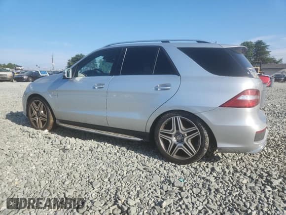 ✅ 2013 Mercedes-Benz M 63 AMG • VIN: 4JGDA7EB9DA130369 • Лот: 66120595. Опубликован ранее на Copart с пробегом 122 028 миль. Бесплатный доступ к архиву аукционных продаж из США и подробный отчёт об истории автомобиля на DreamBid. Изображение 2.