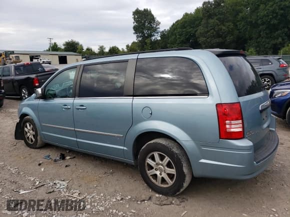 ✅ 2010 Chrysler Town & Country Touring Plus • VIN: 2A4RR8DX0AR494185 • Lot: 68684335. Wystawiony na Copart z przebiegiem 131 904 mil. Bezpłatny archiwum sprzedaży aukcyjnych z USA i szczegółowy raport historii pojazdu na DreamBid. Zdjęcie 2.
