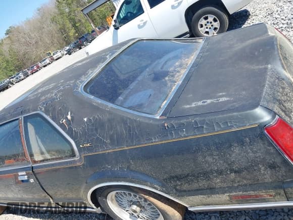 ✅ 1992 Lincoln Mark VIII • VIN: 1LNCM93E8NY623481 • Lot: 41835294. Wystawiony na IAAI z przebiegiem 123 271 mil. Bezpłatny archiwum sprzedaży aukcyjnych z USA i szczegółowy raport historii pojazdu na DreamBid. Zdjęcie 6.