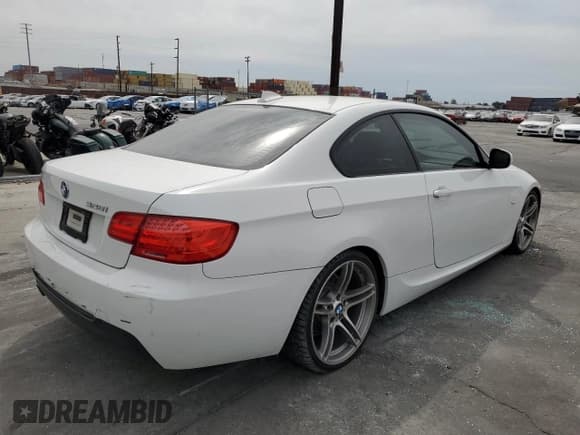 ✅ 2013 BMW 3 Series 328i • VIN: WBAKE3C59DE772134 • Лот: 70912935. Опубликован ранее на Copart с пробегом 124 136 миль. Бесплатный доступ к архиву аукционных продаж из США и подробный отчёт об истории автомобиля на DreamBid. Изображение 3.