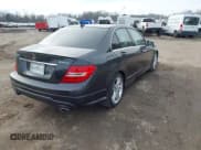 ✅ 2012 Mercedes-Benz C 300 Sport • VIN: WDDGF8BB9CA605486 • Лот: 43912450. Опубликован ранее на IAAI с пробегом 98 002 миль. Бесплатный доступ к архиву аукционных продаж из США и подробный отчёт об истории автомобиля на DreamBid. Изображение 4.