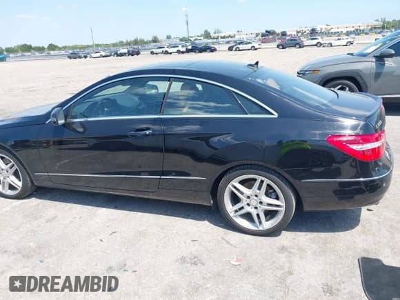 ✅ 2013 Mercedes-Benz E 350 • VIN: WDDKJ5KB1DF212769 • Lot: 42064928. Wystawiony na IAAI z przebiegiem 62 500 mil. Bezpłatny archiwum sprzedaży aukcyjnych z USA i szczegółowy raport historii pojazdu na DreamBid. Zdjęcie 15.