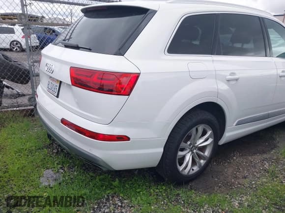 ✅ 2019 Audi Q7 Premium • VIN: WA1AAAF77KD000983 • Лот: 41569249. Опубликован ранее на IAAI с пробегом 41 086 миль. Бесплатный доступ к архиву аукционных продаж из США и подробный отчёт об истории автомобиля на DreamBid. Изображение 4.