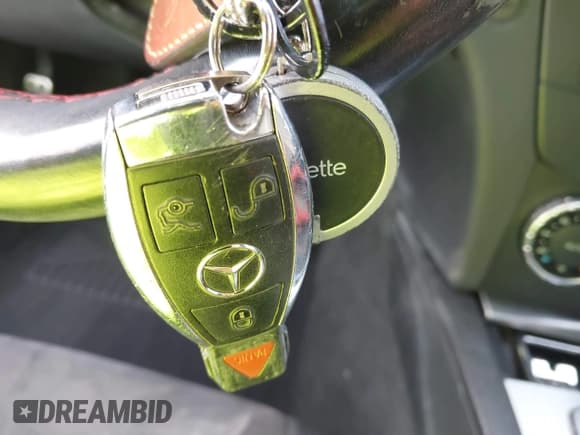 ✅ 2013 Mercedes-Benz C 250 • VIN: WDDGJ4HB1DF990982 • Lot: 40770656. Wystawiony na IAAI z przebiegiem 126 379 mil. Bezpłatny archiwum sprzedaży aukcyjnych z USA i szczegółowy raport historii pojazdu na DreamBid. Zdjęcie 11.