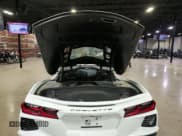 ✅ 2024 Chevrolet Corvette 2LT • VIN: 1G1YB2D4XR5122833 • Lot: 88783495. Wystawiony na Copart z przebiegiem 3 875 mil. Bezpłatny archiwum sprzedaży aukcyjnych z USA i szczegółowy raport historii pojazdu na DreamBid. Zdjęcie 9.