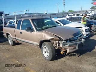 1997 Chevrolet S-10 LS с VIN 1GCCS19WXV8175563, выставлен на аукционе IAAI как лот 42056265 с пробегом 126 263 миль миль и . История ставок и продаж доступна на DreamBid. Изображение 1.