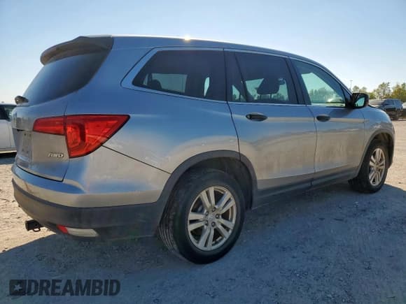✅ 2016 Honda Pilot LX • VIN: 5FNYF6H11GB077697 • Lot: 90594125. Listed on Copart with 138,332 mi. Free auction sales archive from the USA and detailed vehicle history report at DreamBid. Image 3.