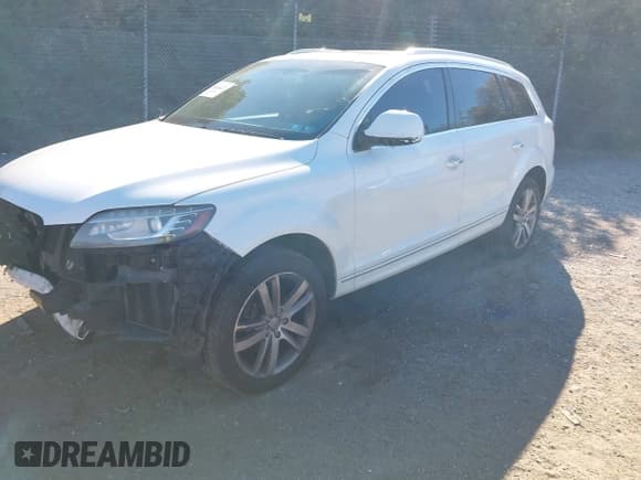 ✅ 2015 Audi Q7 Premium Plus • VIN: WA1LGAFE5FD011623 • Lot: 43612935. Wystawiony na IAAI z przebiegiem 158 028 mil. Bezpłatny archiwum sprzedaży aukcyjnych z USA i szczegółowy raport historii pojazdu na DreamBid. Zdjęcie 18.