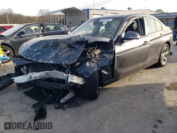 ✅ 2014 BMW 3 Series 320i • VIN: WBA3B1C54EK131073 • Лот: 92683755. Опубликован ранее на Copart с пробегом Не указан. Бесплатный доступ к архиву аукционных продаж из США и подробный отчёт об истории автомобиля на DreamBid. Изображение 1.