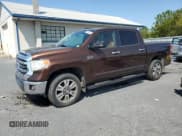 ✅ 2017 Toyota Tundra Platinum • VIN: 5TFAY5F19HX656677 • Lot: 80258835. Wystawiony na Copart z przebiegiem 97 851 mil. Bezpłatny archiwum sprzedaży aukcyjnych z USA i szczegółowy raport historii pojazdu na DreamBid. Zdjęcie 1.