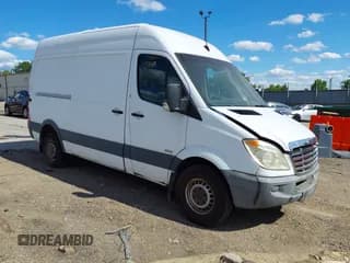 ✅ 2010 Freightliner Sprinter • VIN: WDYPE7CCXA5477753 • Lot: 42352748. Wystawiony na IAAI z przebiegiem 224 143 mil. Bezpłatny archiwum sprzedaży aukcyjnych z USA i szczegółowy raport historii pojazdu na DreamBid. Zdjęcie 1.