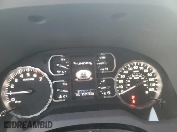 ✅ 2018 Toyota Tundra SR • VIN: 5TFRM5F16JX127725 • Lot: 91208775. Listed on Copart with 252,572 mi. Free auction sales archive from the USA and detailed vehicle history report at DreamBid. Image 9.