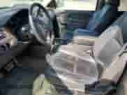 2010 Chevrolet Suburban LT z VIN 1GNUKJE36AR139025, wystawiony jako Copart lot #80656865 z przebiegiem 201 955 mil mil oraz Czysty tytuł • Clean title. Historia ofert i sprzedaży dostępna na DreamBid. Obrazek 7.