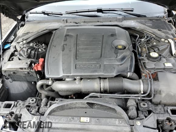 ✅ 2019 Jaguar XE 25t Premium • VIN: SAJAJ4FX7KCP43898 • Lot: 82098265. Listed on Copart with 92,625 mi. Free auction sales archive from the USA and detailed vehicle history report at DreamBid. Image 11.