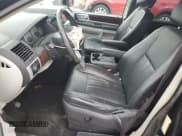 ✅ 2010 Chrysler Town & Country Touring Plus • VIN: 2A4RR8D15AR393736 • Lot: 81269565. Wystawiony na Copart z przebiegiem 177 857 mil. Bezpłatny archiwum sprzedaży aukcyjnych z USA i szczegółowy raport historii pojazdu na DreamBid. Zdjęcie 7.