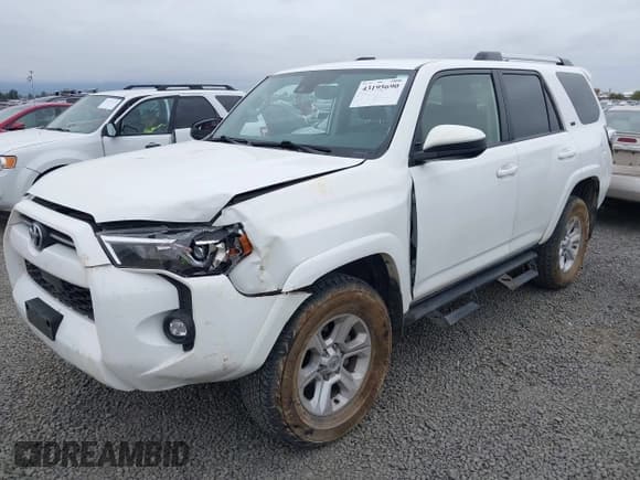 ✅ 2022 Toyota 4Runner SR5 • VIN: JTEMU5JR2N6053461 • Lot: 43195690. Listed on IAAI with 37,736 mi. Free auction sales archive from the USA and detailed vehicle history report at DreamBid. Image 2.