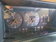 ✅ 1984 Volvo 240 DL • VIN: YV1AX8850E1555993 • Лот: 45972075. Опубликован ранее на Copart с пробегом 204 618 миль. Бесплатный доступ к архиву аукционных продаж из США и подробный отчёт об истории автомобиля на DreamBid. Изображение 9.