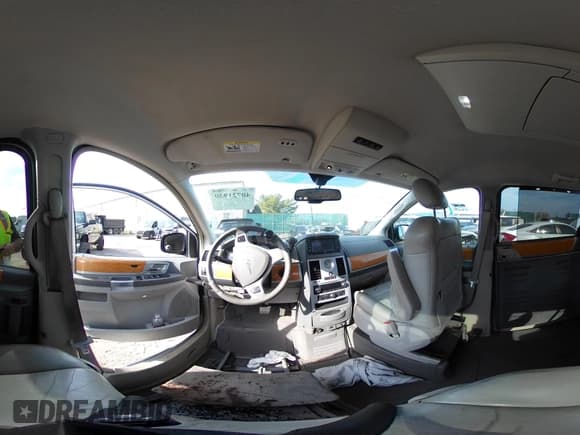 ✅ 2010 Chrysler Town & Country Limited • VIN: 2A4RR7DX9AR427885 • Lot: 40721930. Wystawiony na IAAI z przebiegiem 69 637 mil. Bezpłatny archiwum sprzedaży aukcyjnych z USA i szczegółowy raport historii pojazdu na DreamBid. Zdjęcie 18.