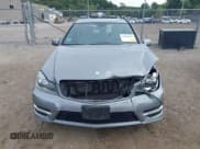 ✅ 2012 Mercedes-Benz C 300 Sport • VIN: WDDGF8BB5CR225904 • Lot: 43010982. Wystawiony na IAAI z przebiegiem 90 115 mil. Bezpłatny archiwum sprzedaży aukcyjnych z USA i szczegółowy raport historii pojazdu na DreamBid. Zdjęcie 13.