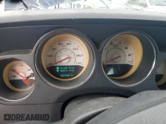 ✅ 2011 Dodge Challenger • VIN: 2B3CJ4DG4BH509923 • Lot: 59510225. Wystawiony na Copart z przebiegiem 207 648 mil. Bezpłatny archiwum sprzedaży aukcyjnych z USA i szczegółowy raport historii pojazdu na DreamBid. Zdjęcie 9.