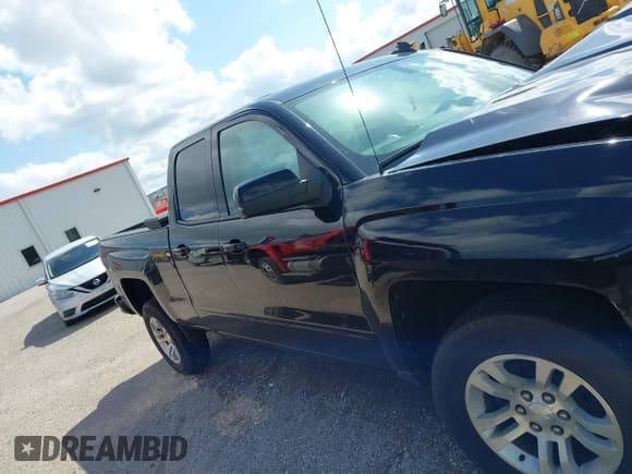 ✅ 2019 Chevrolet Silverado 1500 LT • VIN: 2GCRCPEC6K1208188 • Lot: 42327635. Wystawiony na IAAI z przebiegiem Nie podano. Bezpłatny archiwum sprzedaży aukcyjnych z USA i szczegółowy raport historii pojazdu na DreamBid. Zdjęcie 13.