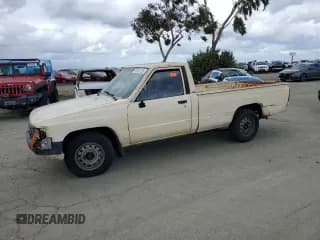 ✅ 1985 Toyota Pickup • VIN: JT4RN55R1F0132285 • Лот: 51001125. Опубликован ранее на Copart с пробегом 247 408 миль. Бесплатный доступ к архиву аукционных продаж из США и подробный отчёт об истории автомобиля на DreamBid. Изображение 1.