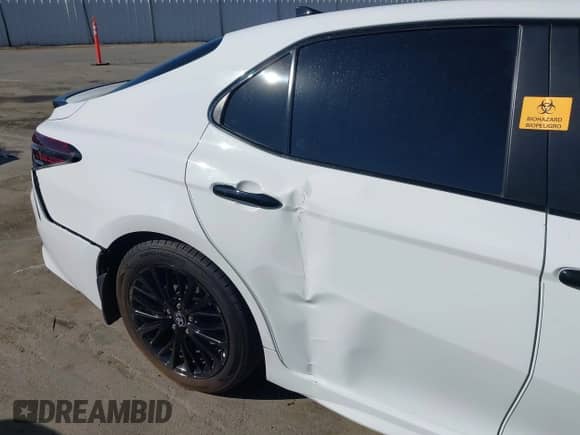 2022 Toyota Camry SE z VIN 4T1T11AK9NU076179, wystawiony jako IAAI lot #42781387 z przebiegiem 64 450 mil mil oraz . Historia ofert i sprzedaży dostępna na DreamBid. Obrazek 19.