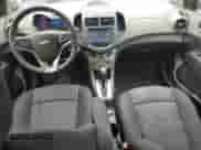 2015 Chevrolet Sonic LT с VIN 1G1JC6SB2F4105386, выставлен на аукционе Copart как лот 67840335 с пробегом 56 996 миль миль и Списание • Salvage title. История ставок и продаж доступна на DreamBid. Изображение 8.