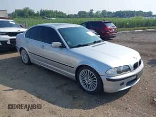 2001 BMW 3 Series 330i с VIN WBAAV53421JR78137, выставлен на аукционе IAAI как лот 42731489 с пробегом 162 849 миль миль и . История ставок и продаж доступна на DreamBid. Изображение 1.