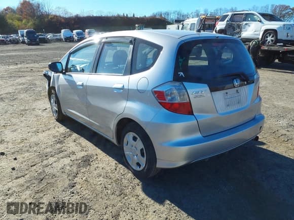 ✅ 2013 Honda Fit • VIN: JHMGE8H38DC063315 • Lot: 43604899. Wystawiony na IAAI z przebiegiem 101 501 mil. Bezpłatny archiwum sprzedaży aukcyjnych z USA i szczegółowy raport historii pojazdu na DreamBid. Zdjęcie 3.