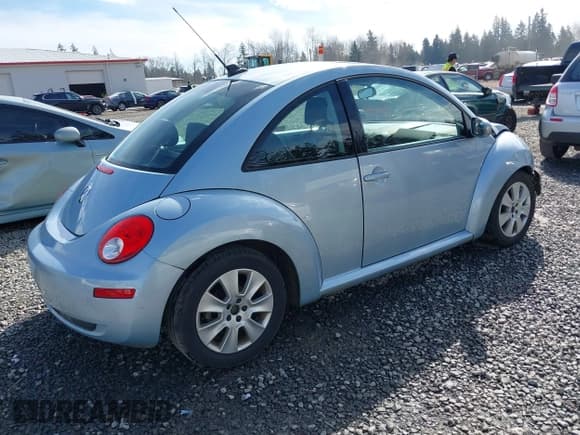 ✅ 2010 Volkswagen Beetle • VIN: 3VWRG3AG4AM016018 • Lot: 41873044. Listed on IAAI with 33,263 mi. Free auction sales archive from the USA and detailed vehicle history report at DreamBid. Image 4.
