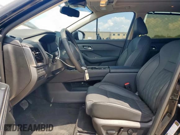 ✅ 2025 Nissan Rogue Platinum • VIN: JN8BT3DC1SW381142 • Lot: 70045685. Wystawiony na Copart z przebiegiem 11 927 mil. Bezpłatny archiwum sprzedaży aukcyjnych z USA i szczegółowy raport historii pojazdu na DreamBid. Zdjęcie 7.