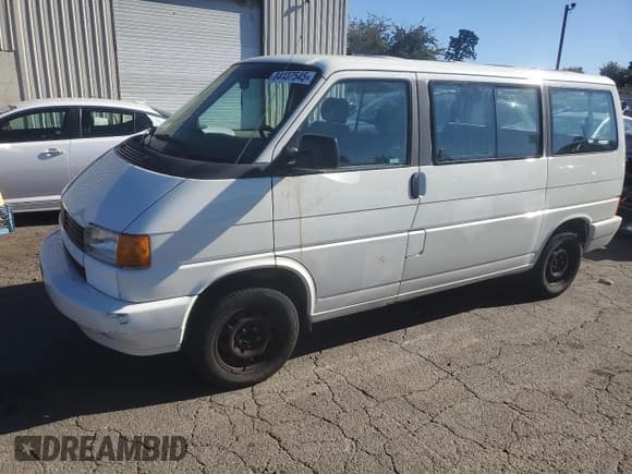 ✅ 1993 Volkswagen EuroVan • VIN: WV2MC0701PH015733 • Lot: 84437545. Listed on Copart with 239,810 mi. Free auction sales archive from the USA and detailed vehicle history report at DreamBid. Image 1.