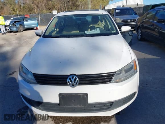 ✅ 2011 Volkswagen Jetta SE • VIN: 3VWDZ7AJ2BM319355 • Lot: 43669991. Wystawiony na IAAI z przebiegiem 177 438 mil. Bezpłatny archiwum sprzedaży aukcyjnych z USA i szczegółowy raport historii pojazdu na DreamBid. Zdjęcie 6.
