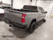 ✅ 2021 Chevrolet Silverado 1500 LT Trail Boss • VIN: 1GCPYFEL2MZ261063 • Лот: 43743393. Опубликован ранее на IAAI с пробегом 76 396 миль. Бесплатный доступ к архиву аукционных продаж из США и подробный отчёт об истории автомобиля на DreamBid. Изображение 4.