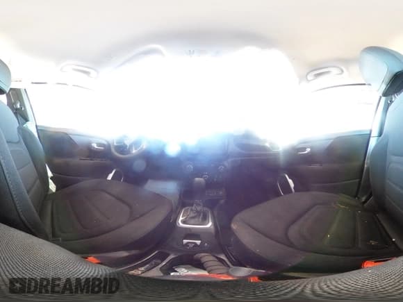 ✅ 2018 Jeep Renegade Latitude • VIN: ZACCJABB9JPH32413 • Лот: 80965025. Опубликован ранее на Copart с пробегом Не указан. Бесплатный доступ к архиву аукционных продаж из США и подробный отчёт об истории автомобиля на DreamBid. Изображение 15.