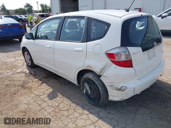✅ 2013 Honda Fit • VIN: JHMGE8H38DC067106 • Лот: 42920739. Опубликован ранее на IAAI с пробегом 83 131 миль. Бесплатный доступ к архиву аукционных продаж из США и подробный отчёт об истории автомобиля на DreamBid. Изображение 3.