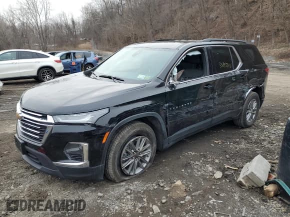 ✅ 2022 Chevrolet Traverse LT • VIN: 1GNEVHKW2NJ192442 • Lot: 35933243. Wystawiony na Copart z przebiegiem 2 885 mil. Bezpłatny archiwum sprzedaży aukcyjnych z USA i szczegółowy raport historii pojazdu na DreamBid. Zdjęcie 1.