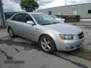 2007 Hyundai Sonata SE z VIN 5NPEU46F67H267606, wystawiony jako Copart lot #73352164 z przebiegiem 194 599 mil mil oraz Szkoda całkowita • Salvage title. Historia ofert i sprzedaży dostępna na DreamBid. Obrazek 4.