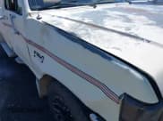 ✅ 1987 Ford F-250 • VIN: 1FTHF2518HKA08300 • Lot: 41984273. Wystawiony na IAAI z przebiegiem 37 267 mil. Bezpłatny archiwum sprzedaży aukcyjnych z USA i szczegółowy raport historii pojazdu na DreamBid. Zdjęcie 6.