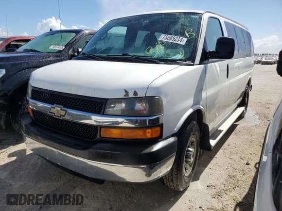 ✅ 2012 Chevrolet Express Passenger 1LT • VIN: 1GAZGYFG6C1134377 • Lot: 75669234. Wystawiony na Copart z przebiegiem Nie podano. Bezpłatny archiwum sprzedaży aukcyjnych z USA i szczegółowy raport historii pojazdu na DreamBid. Zdjęcie 1.