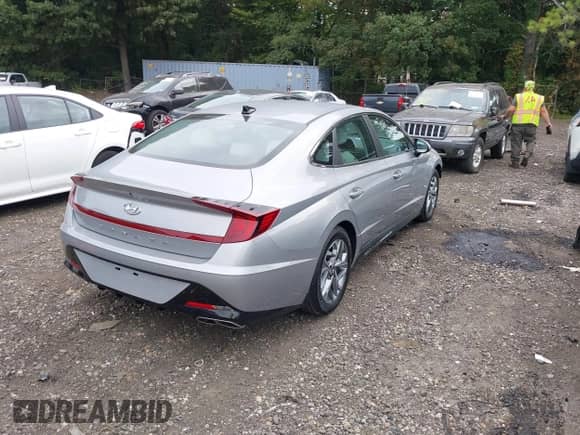 2023 Hyundai Sonata SEL z VIN KMHL64JA4PA313904, wystawiony jako IAAI lot #43266884 z przebiegiem 7 403 mil mil oraz . Historia ofert i sprzedaży dostępna na DreamBid. Obrazek 4.