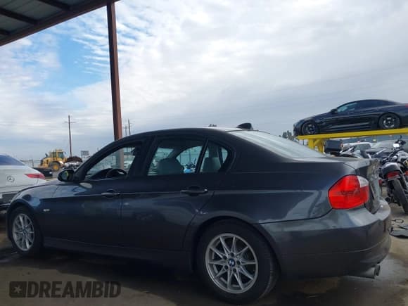 ✅ 2008 BMW 3 Series 328i • VIN: WBAVC53568FZ82916 • Lot: 43433383. Listed on IAAI with 158,770 mi. Free auction sales archive from the USA and detailed vehicle history report at DreamBid. Image 14.