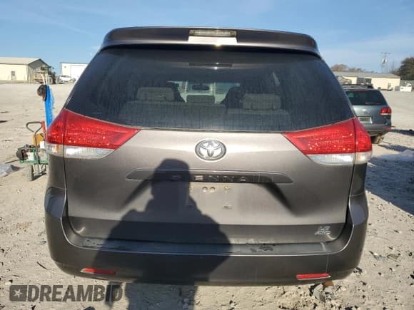 ✅ 2013 Toyota Sienna LE • VIN: 5TDJK3DC7DS068934 • Lot: 92495345. Listed on Copart with 102,035 mi. Free auction sales archive from the USA and detailed vehicle history report at DreamBid. Image 6.