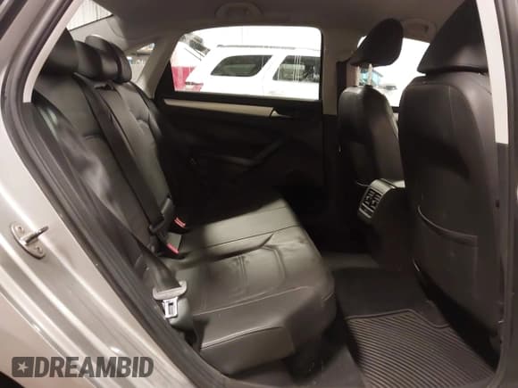 ✅ 2013 Volkswagen Passat SE • VIN: 1VWBP7A38DC071910 • Lot: 42472626. Listed on IAAI with 90,535 mi. Free auction sales archive from the USA and detailed vehicle history report at DreamBid. Image 8.